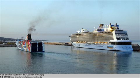 2022-CELEBRITY-REFLECTION-110345