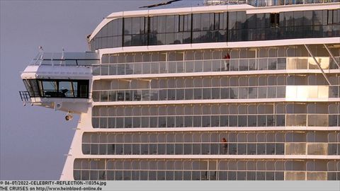 2022-CELEBRITY-REFLECTION-110354