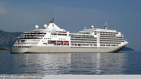 2022-CELEBRITY-REFLECTION-051333